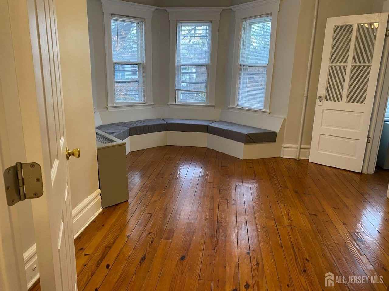 237 Montgomery St #2 - Photo 7 of 12