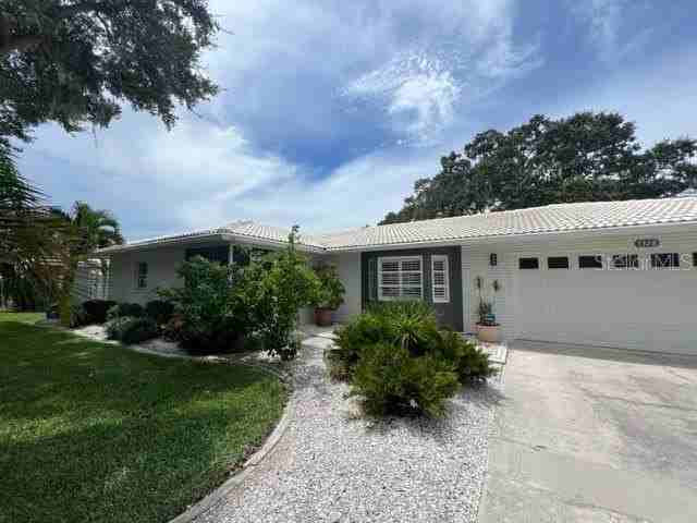 7328 Curtiss Ave - Photo 3 of 43