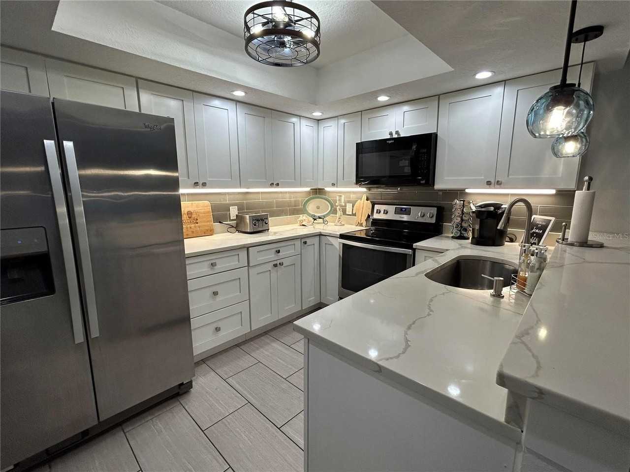 6301 Manatee Ave W - Photo 4 of 27