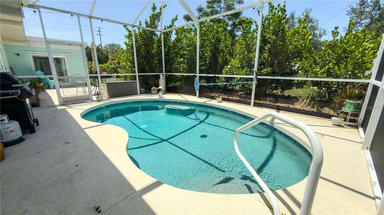 2215 Alvarado Ln - Photo 2 of 27