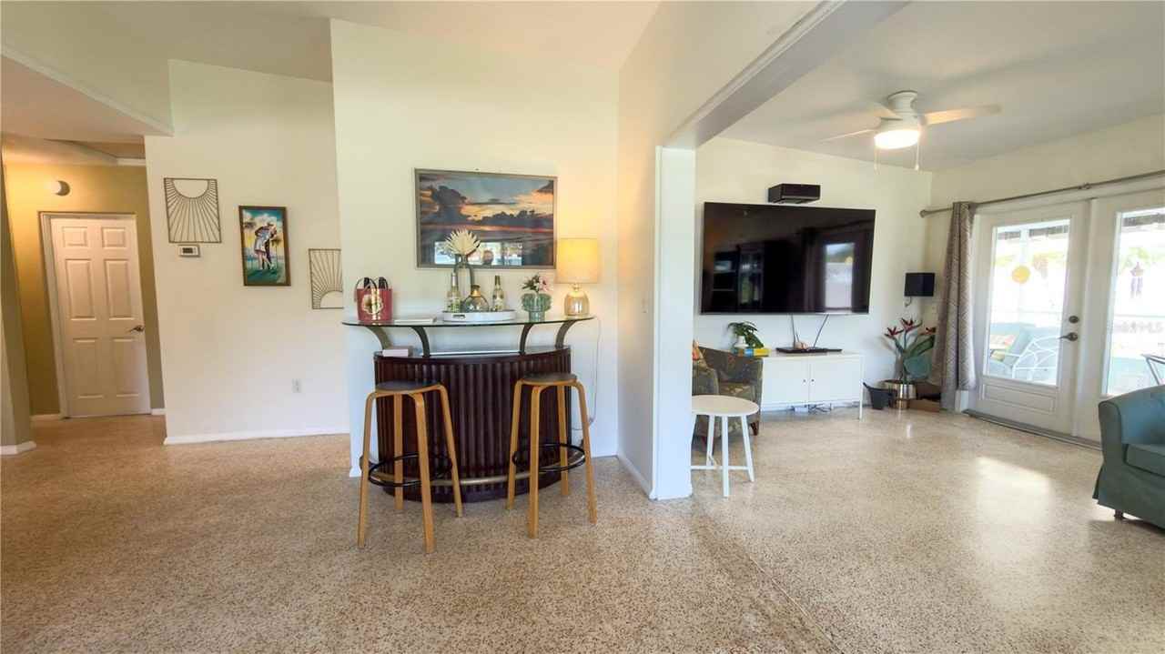 2215 Alvarado Ln - Photo 5 of 27