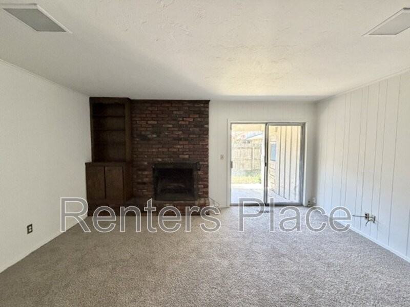 6912 E 46th Pl - Photo 5 of 17