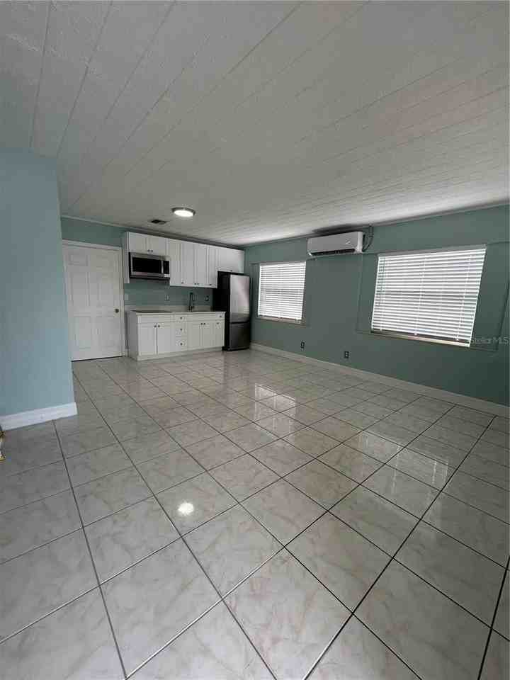 2216 Webber St #B - Photo 2 of 7