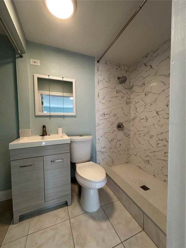 2216 Webber St #B - Photo 4 of 7