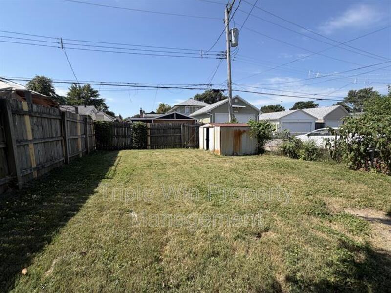 5246 Blow St - Photo 4 of 29