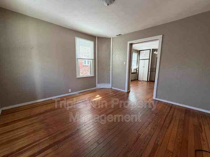 5246 Blow St - Photo 7 of 29