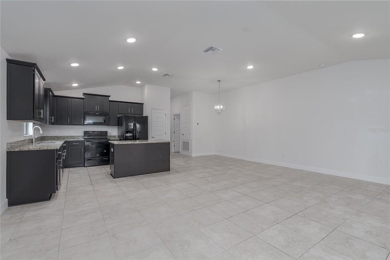 9123 46th Ct E - Photo 2 of 26