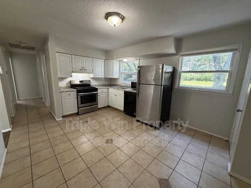 6917 Berkridge Ct - Photo 7 of 17