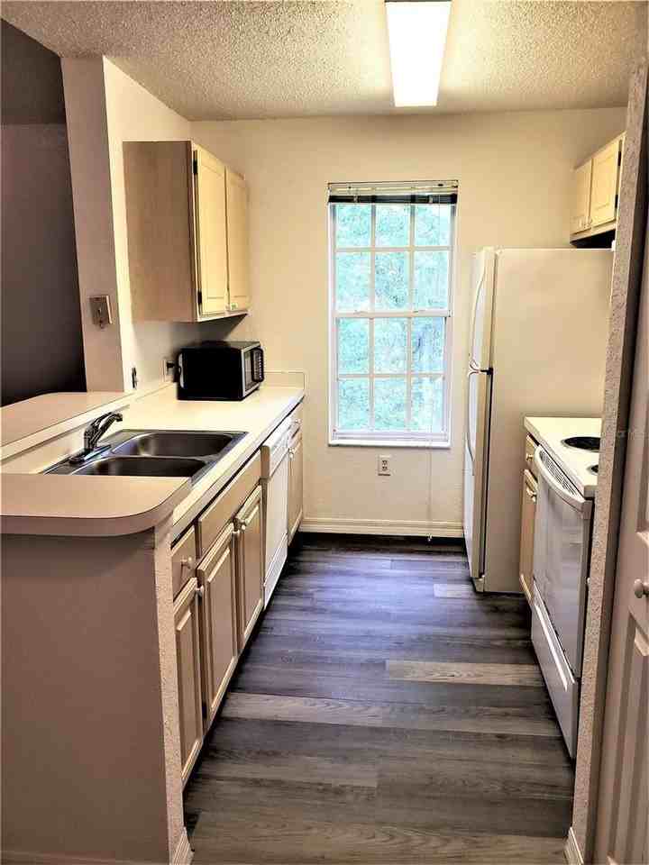 4220 Summer Landing Dr #301 - Photo 6 of 28