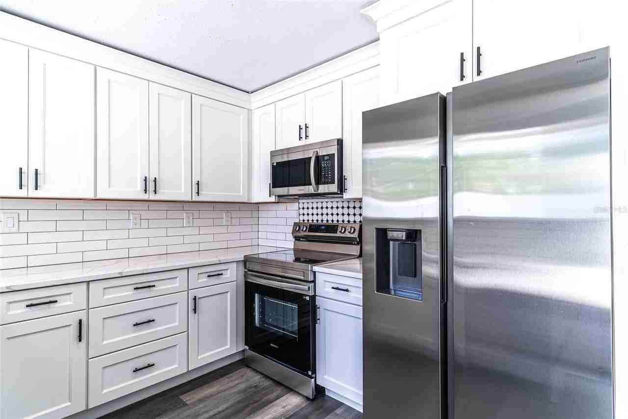 1558 Drexel Ave Ne - Photo 7 of 26