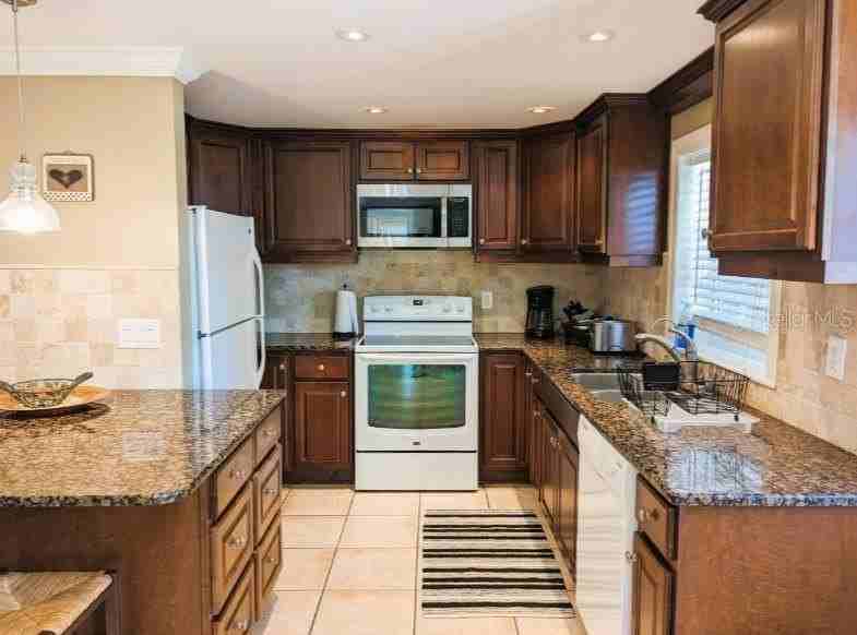 695 Alligator Dr - Photo 5 of 12