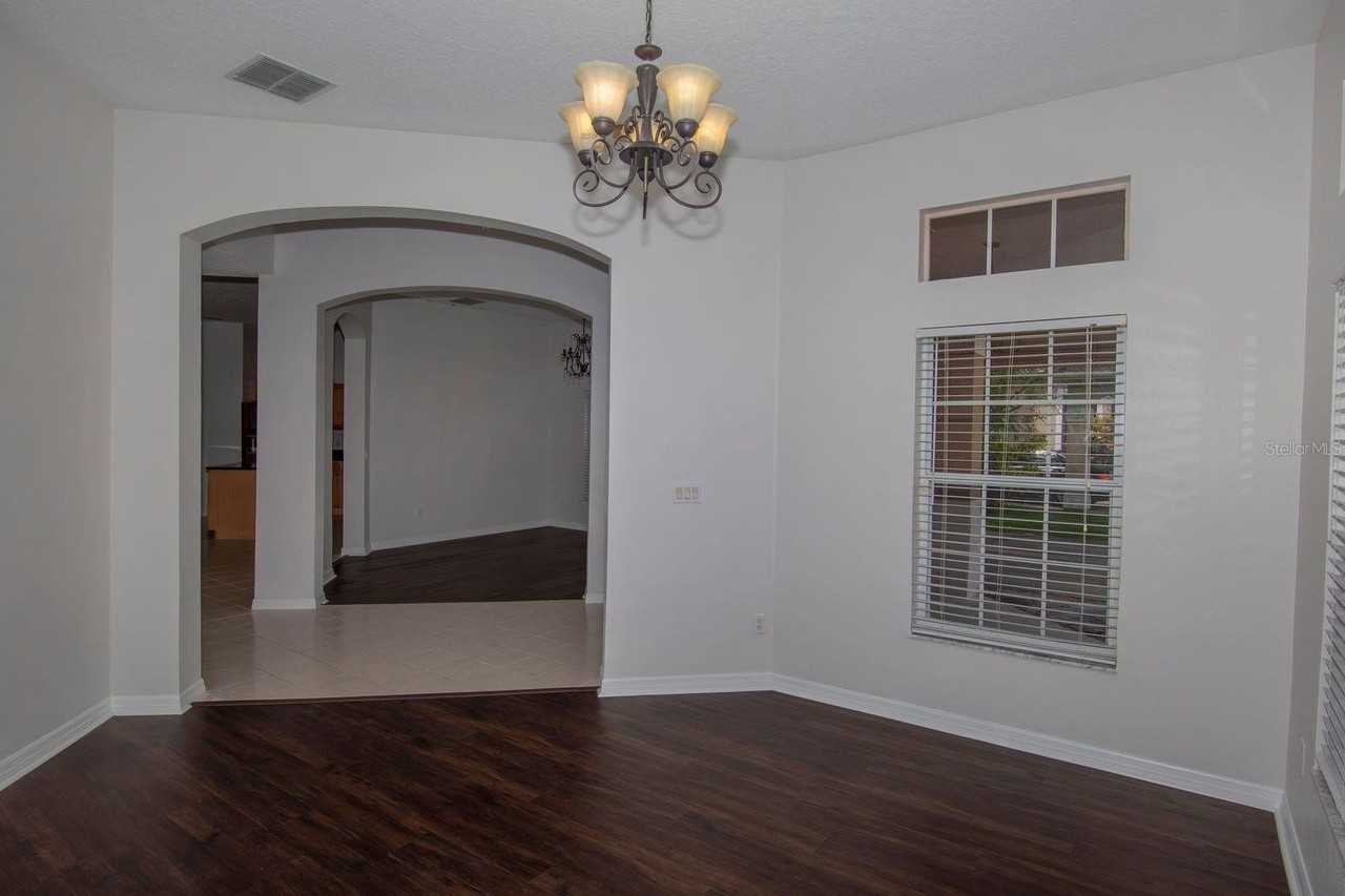 664 Cedar Forest Cir - Photo 5 of 37