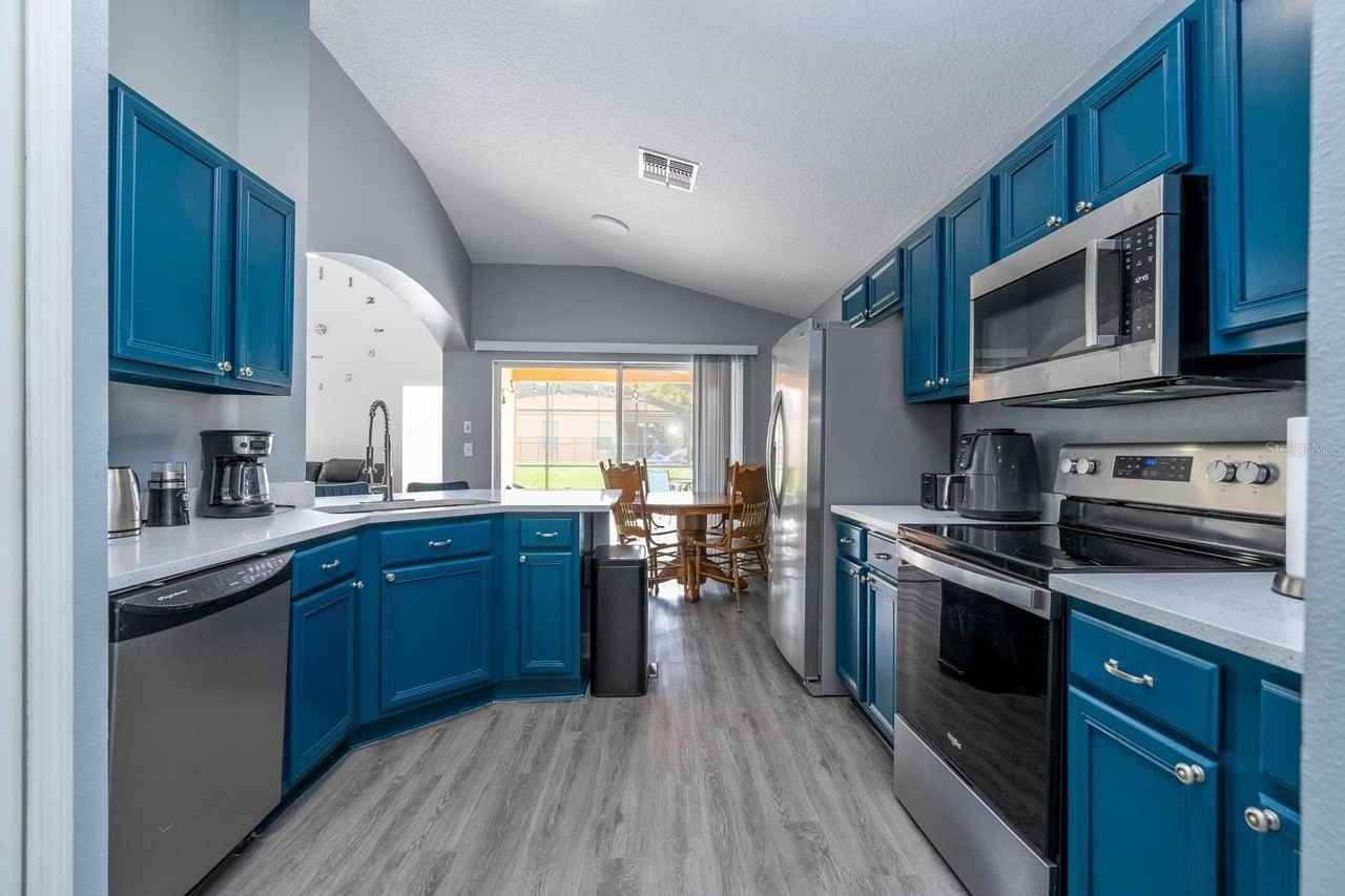 254 Cordova Ave - Photo 5 of 50
