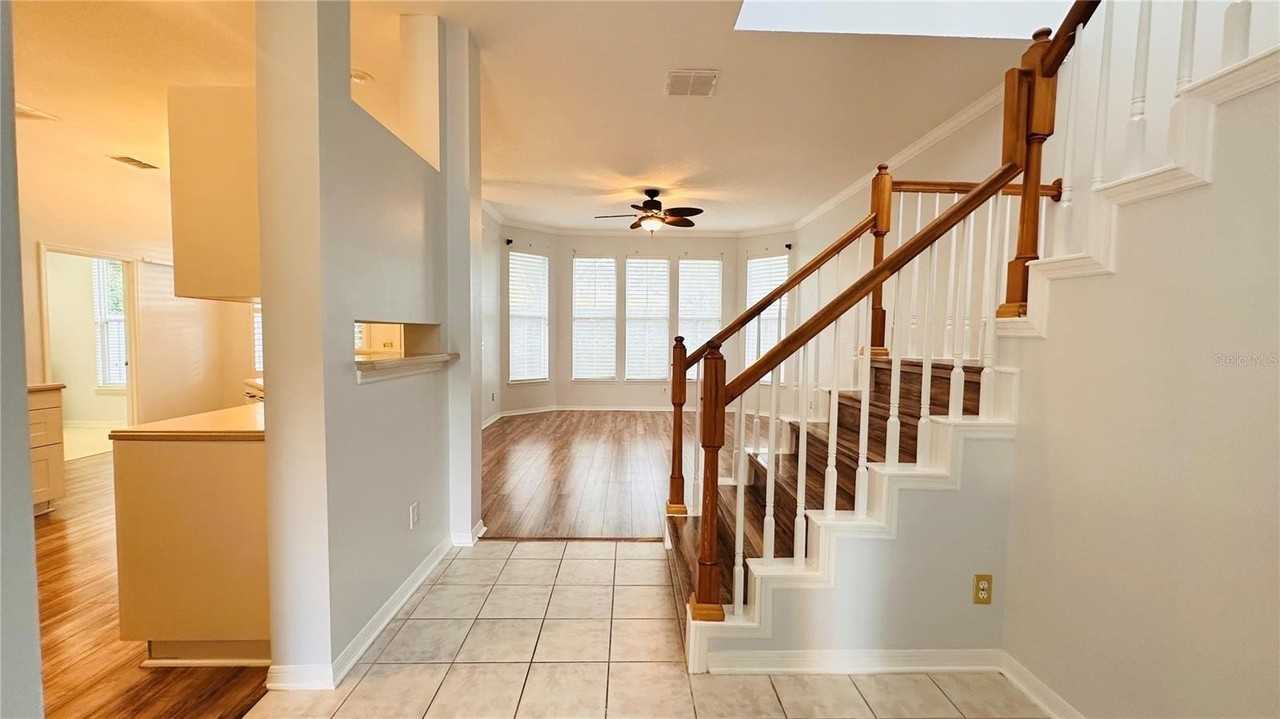 622 Wisteria Ln - Photo 3 of 34