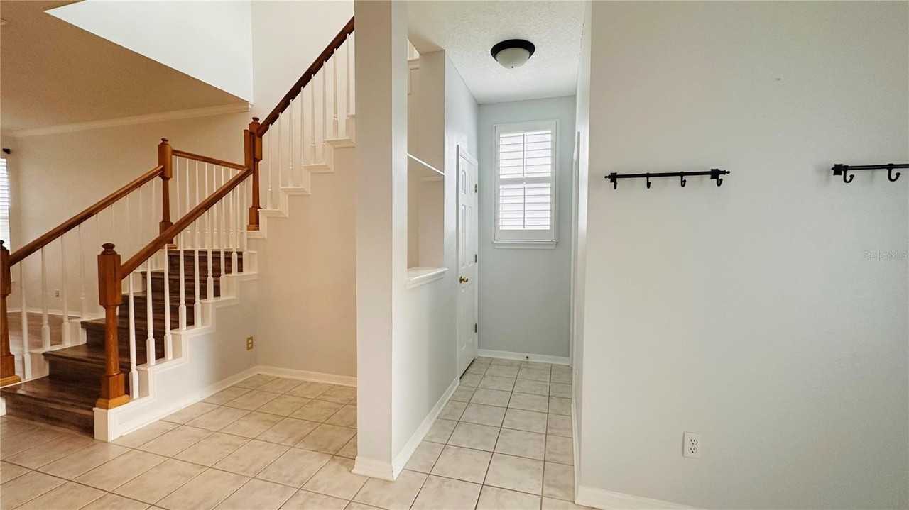 622 Wisteria Ln - Photo 4 of 34