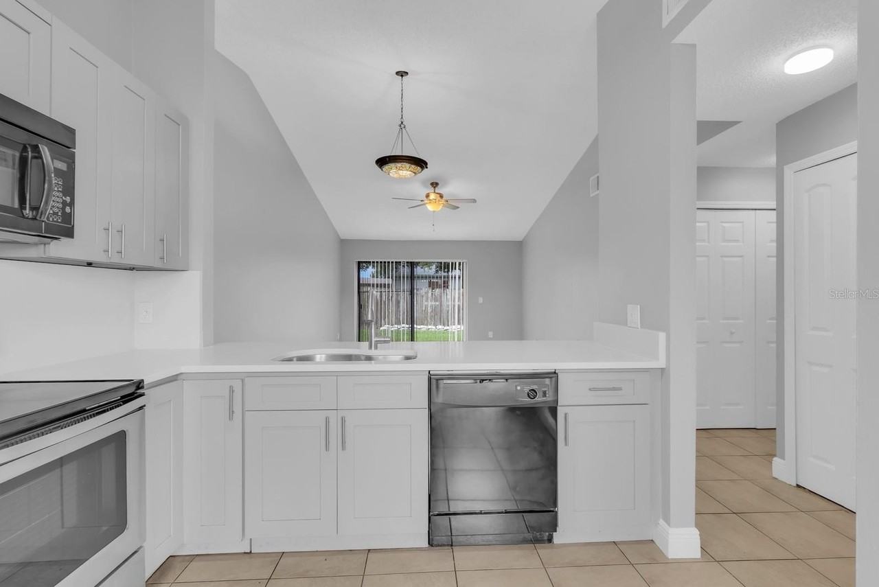 907 Park Villa Cir - Photo 4 of 27