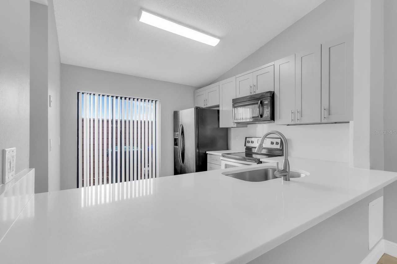 907 Park Villa Cir - Photo 7 of 27
