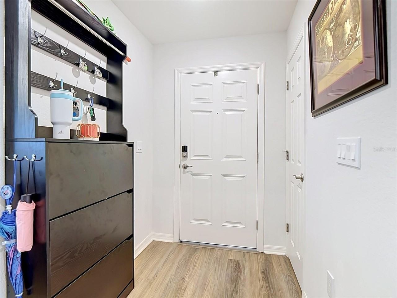 609 Ambleside Dr - Photo 4 of 37