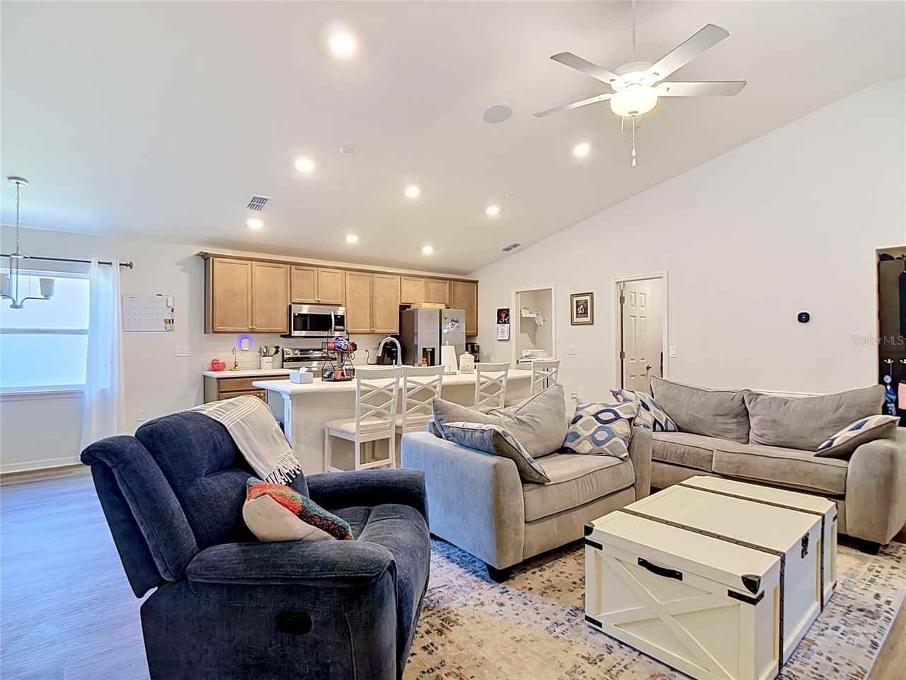 609 Ambleside Dr - Photo 6 of 37