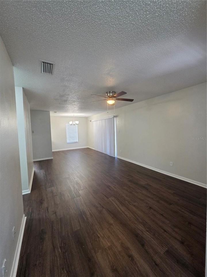 851 Creekway Ct - Photo 5 of 31