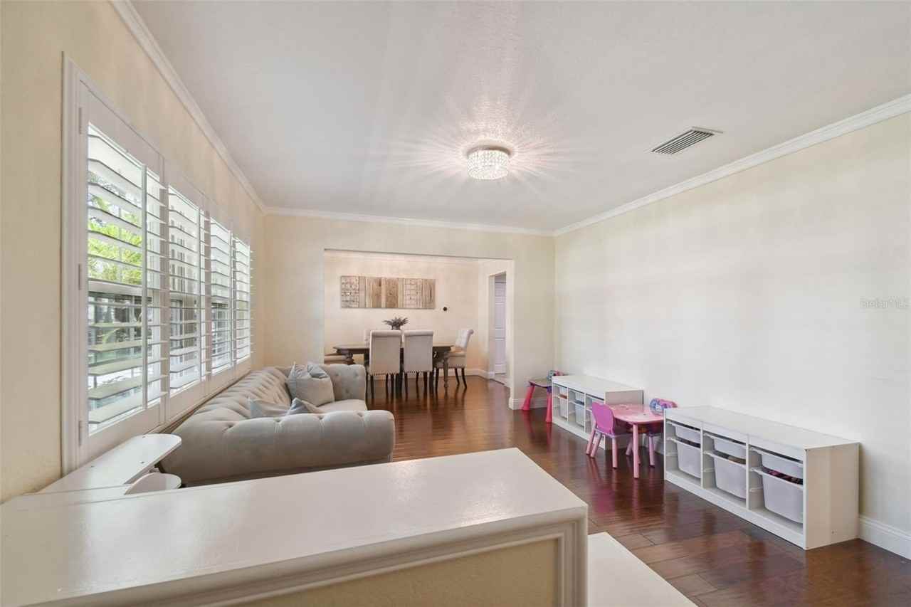 4802 W Longfellow Ave - Photo 3 of 50