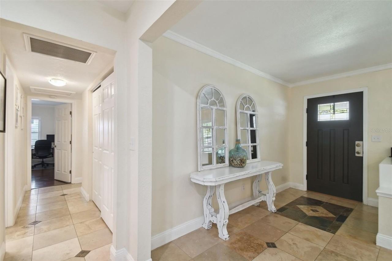 4802 W Longfellow Ave - Photo 4 of 50