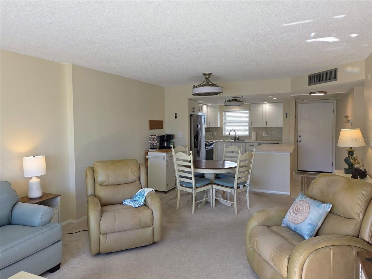 4650 Cove Cir #409 - Photo 5 of 41