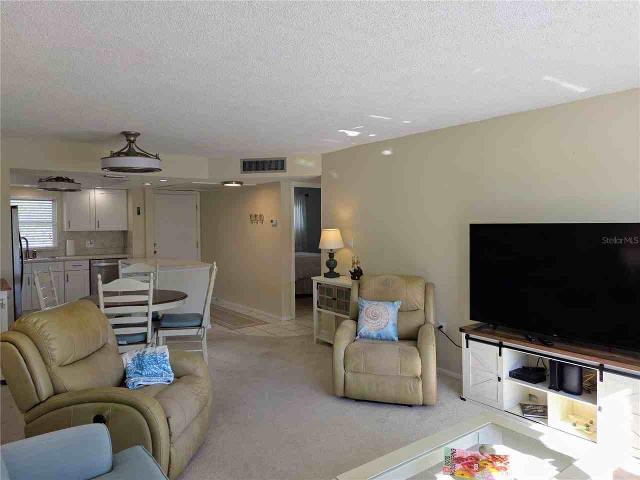 4650 Cove Cir #409 - Photo 6 of 41