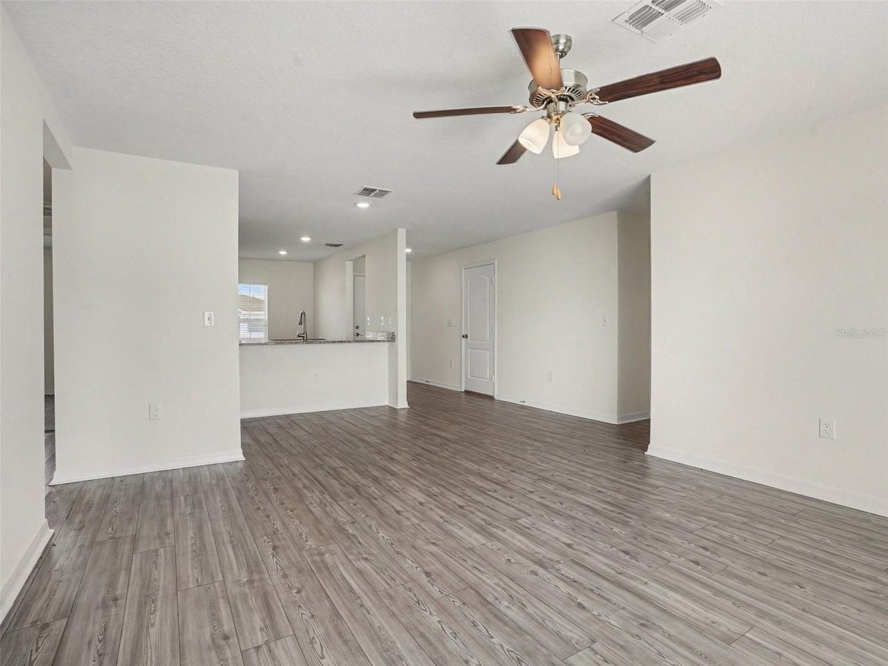107 Orchid Ct - Photo 3 of 15
