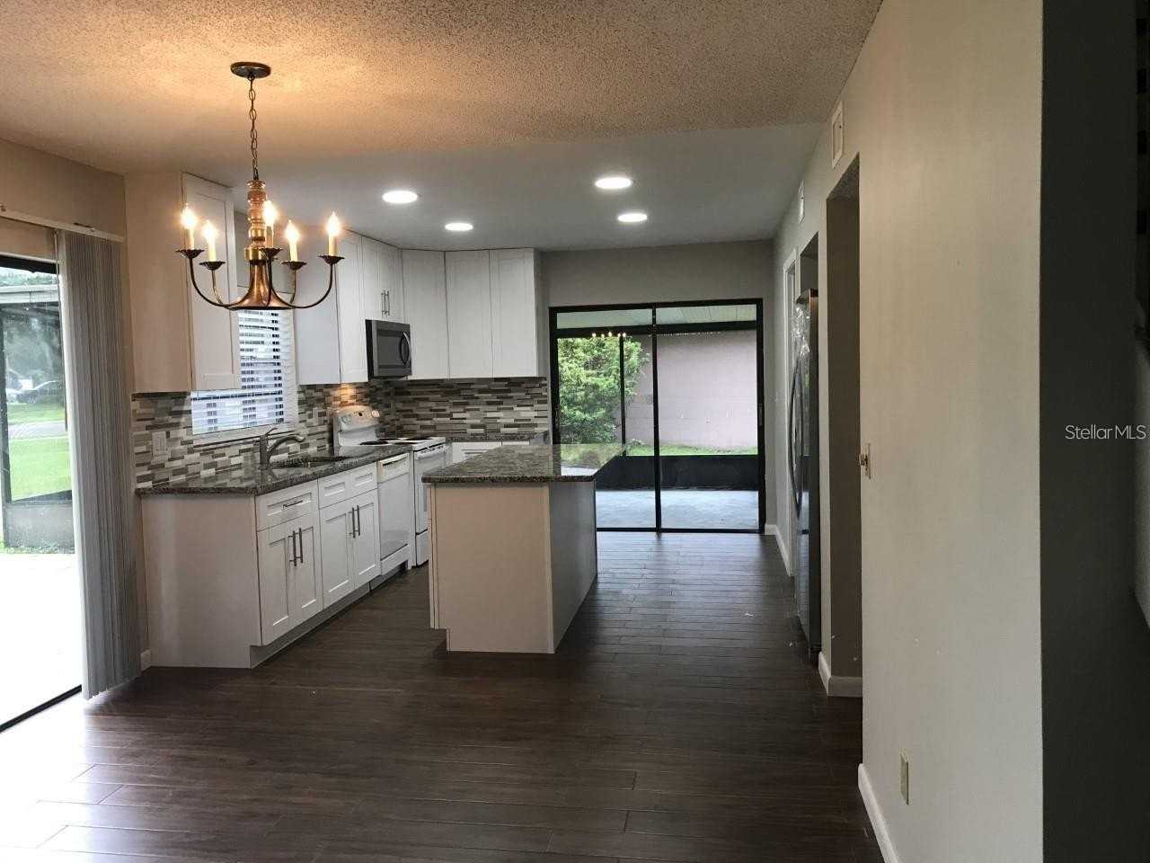 4711 Grove Point Dr - Photo 4 of 23