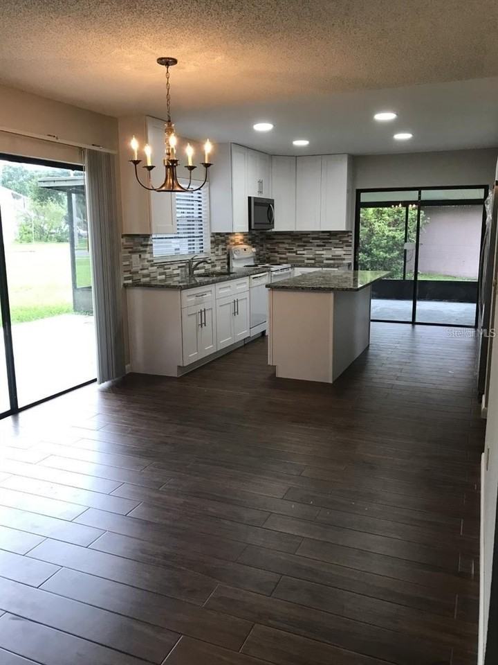 4711 Grove Point Dr - Photo 5 of 23