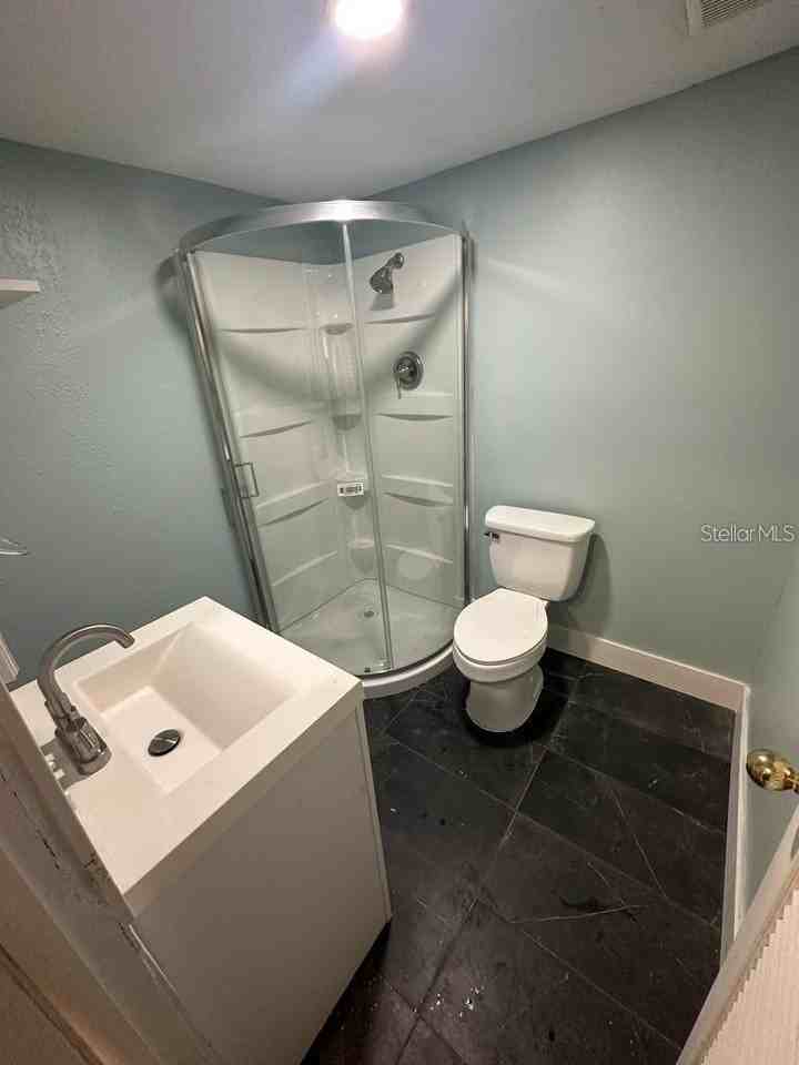5718 Kenwood Ave - Photo 3 of 12