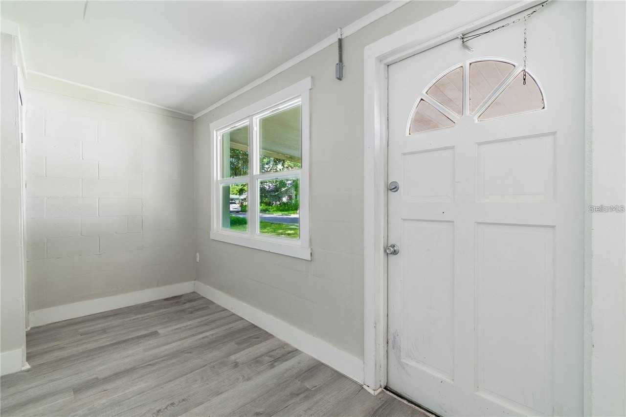 5718 Kenwood Ave - Photo 4 of 12
