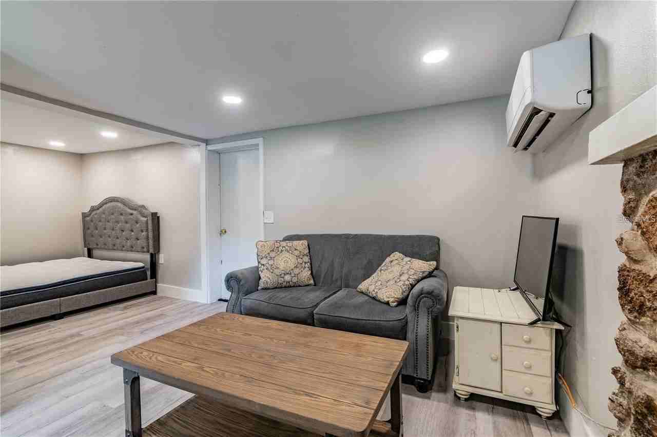 5718 Kenwood Ave - Photo 7 of 12