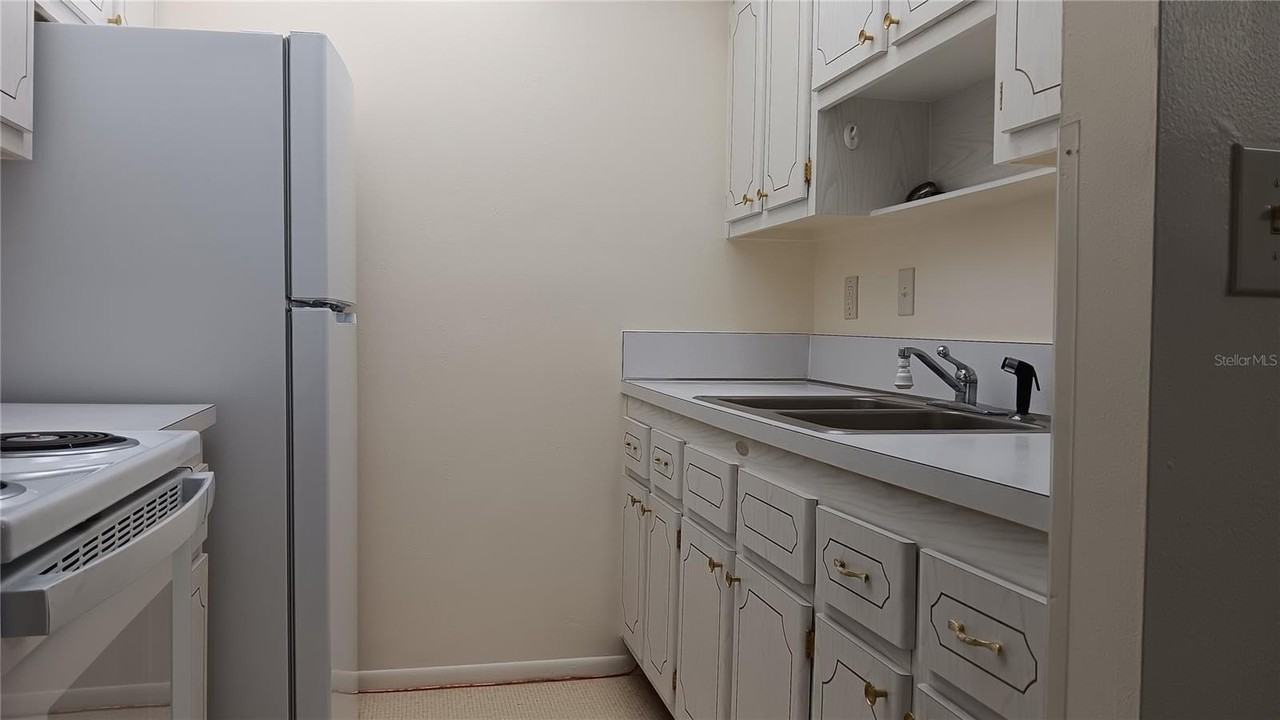 327 34th Ave N #304 - Photo 4 of 14