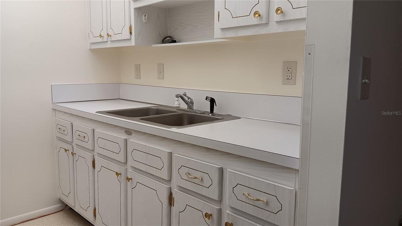 327 34th Ave N #304 - Photo 5 of 14