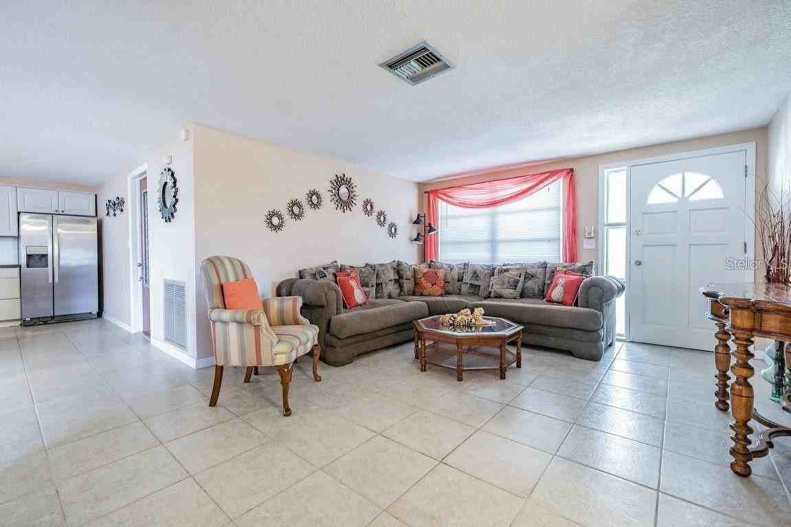 2107 Maureen Dr - Photo 5 of 24