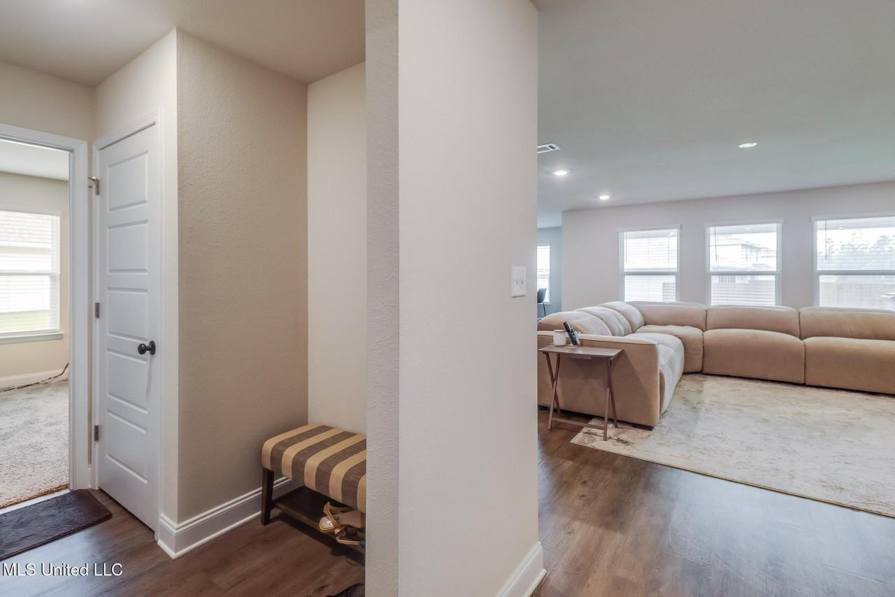 10519 Willow Leaf Dr - Photo 2 of 27