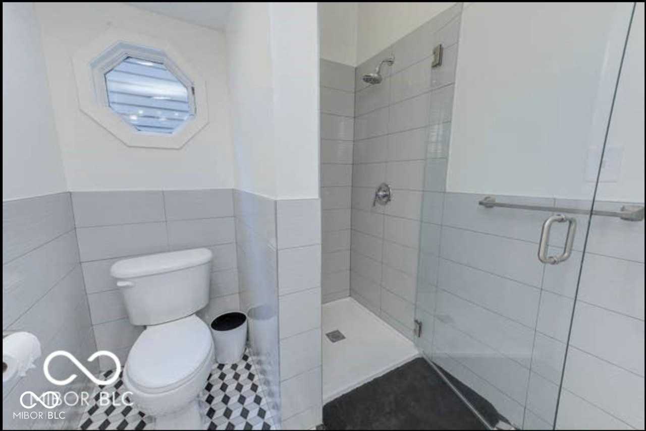 744 Lexington Ave - Photo 3 of 10