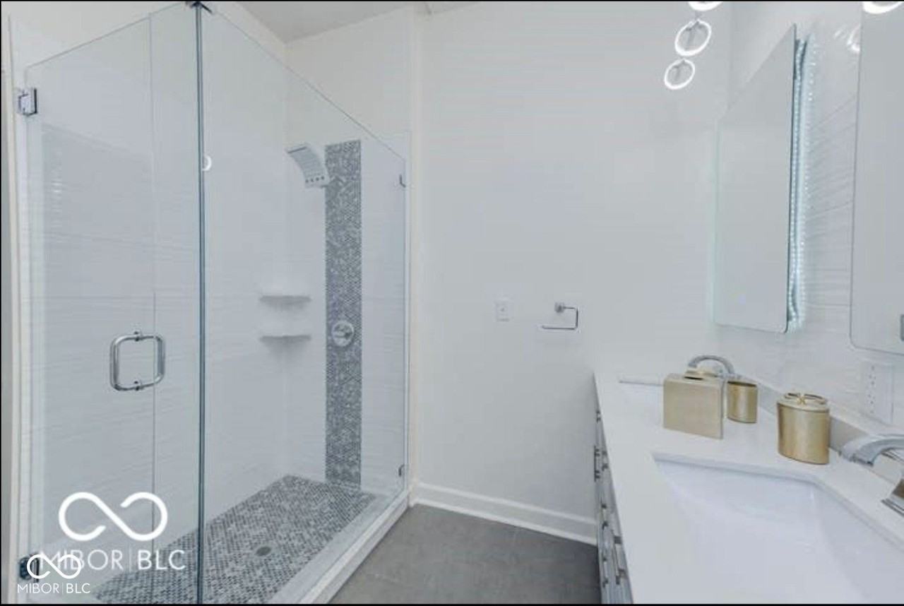 744 Lexington Ave - Photo 5 of 10