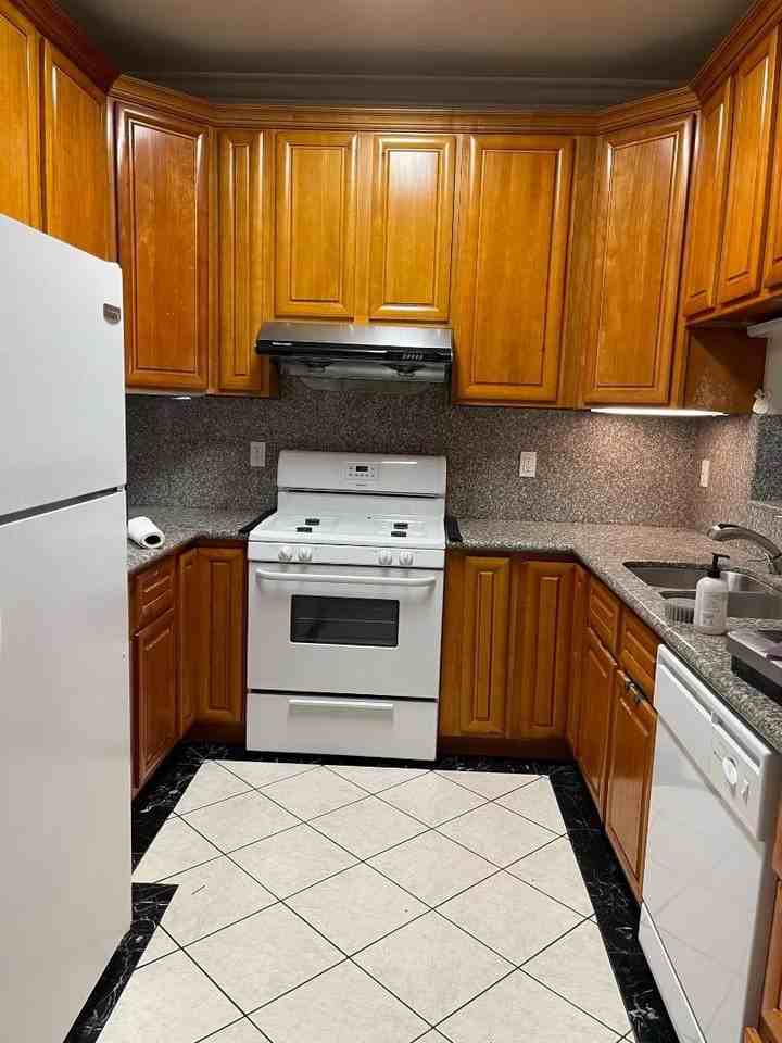 1758 Cross Way - Photo 5 of 16