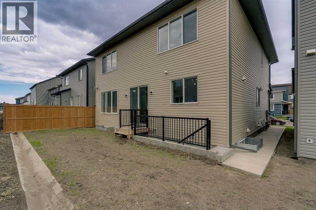 273 Carringwood Close Nw - Photo 5 of 47