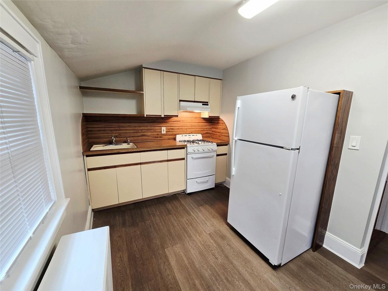 190 Bryant Ave #2 - Photo 4 of 9