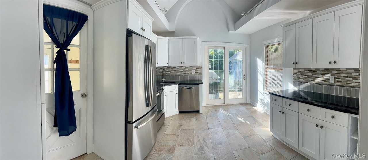 74 Tyler Ave - Photo 7 of 18