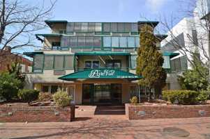 featured image of 237 Great Neck Rd #4B
