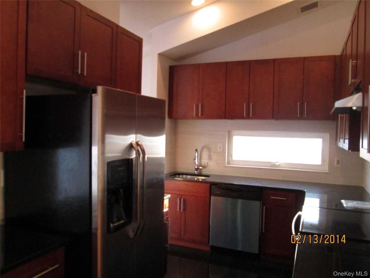 237 Great Neck Rd #4B - Photo 4 of 10