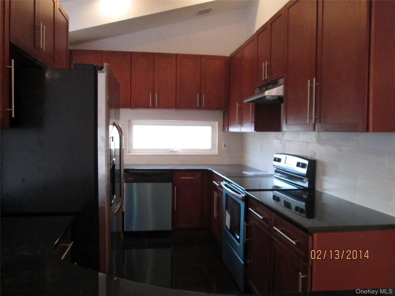 237 Great Neck Rd #4B - Photo 5 of 10