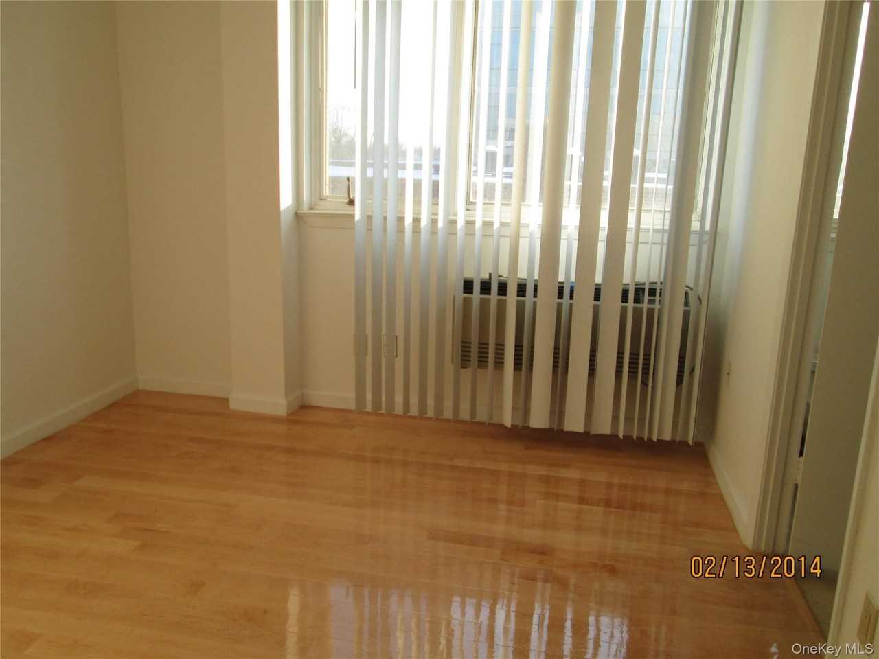237 Great Neck Rd #4B - Photo 6 of 10
