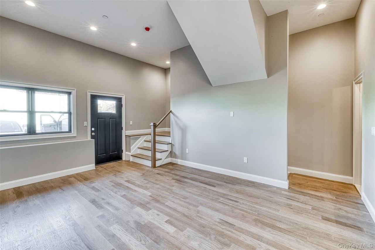 78 Roslyn Rd - Photo 6 of 8