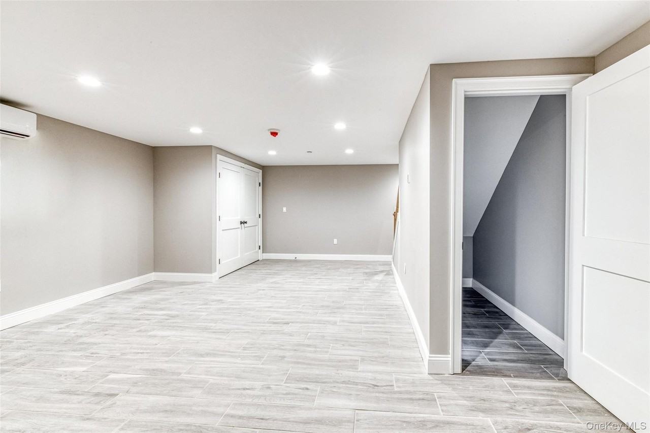 78 Roslyn Rd - Photo 7 of 8